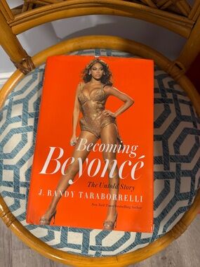 Buy 5 for 10$❗️Becoming Beyoncé Hardcover Biography - Bright Orange Cover